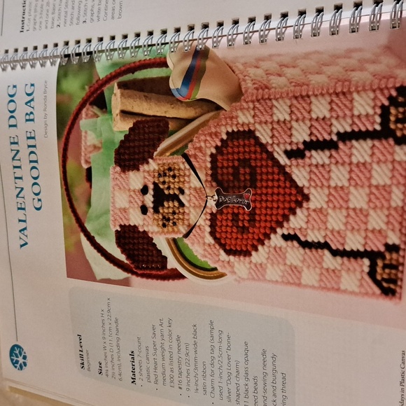 Happy Holidays in plastic canvas - Picture 15 of 16